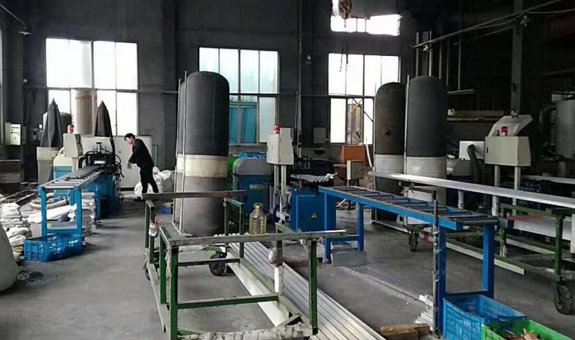 三年老客戶，起源于2片鋸片進展到3臺全自動切鋁機的訂購