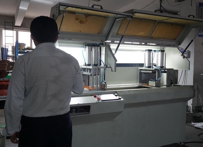 【四川】鄧氏DS-A450-3分離式切鋁機，鋸切汽車配件用異性空心、實心鋁棒