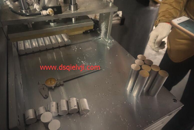 【上?！窟x擇鄧氏全自動(dòng)鋸鋁機(jī)，切割直徑100mm鋁棒做汽車配件