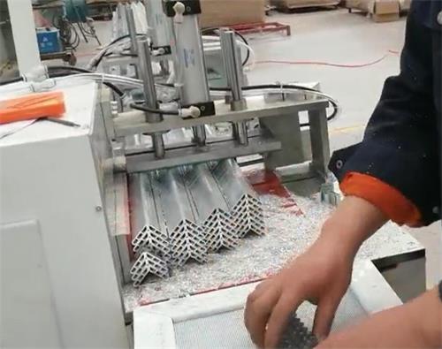 這么好的鋁材鋸切設備廠家，后悔沒有早點遇到【鄧氏切鋁機】